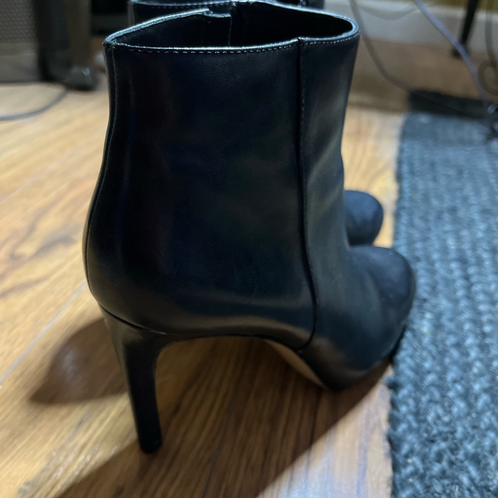 Almost new Via Spiga V-Bakel booties